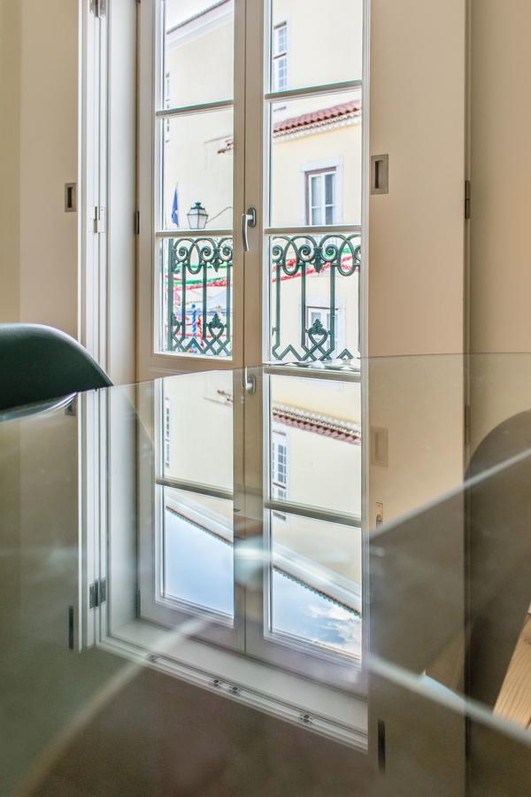 Design Apartment In Typical Alfama Lisbon Luaran gambar