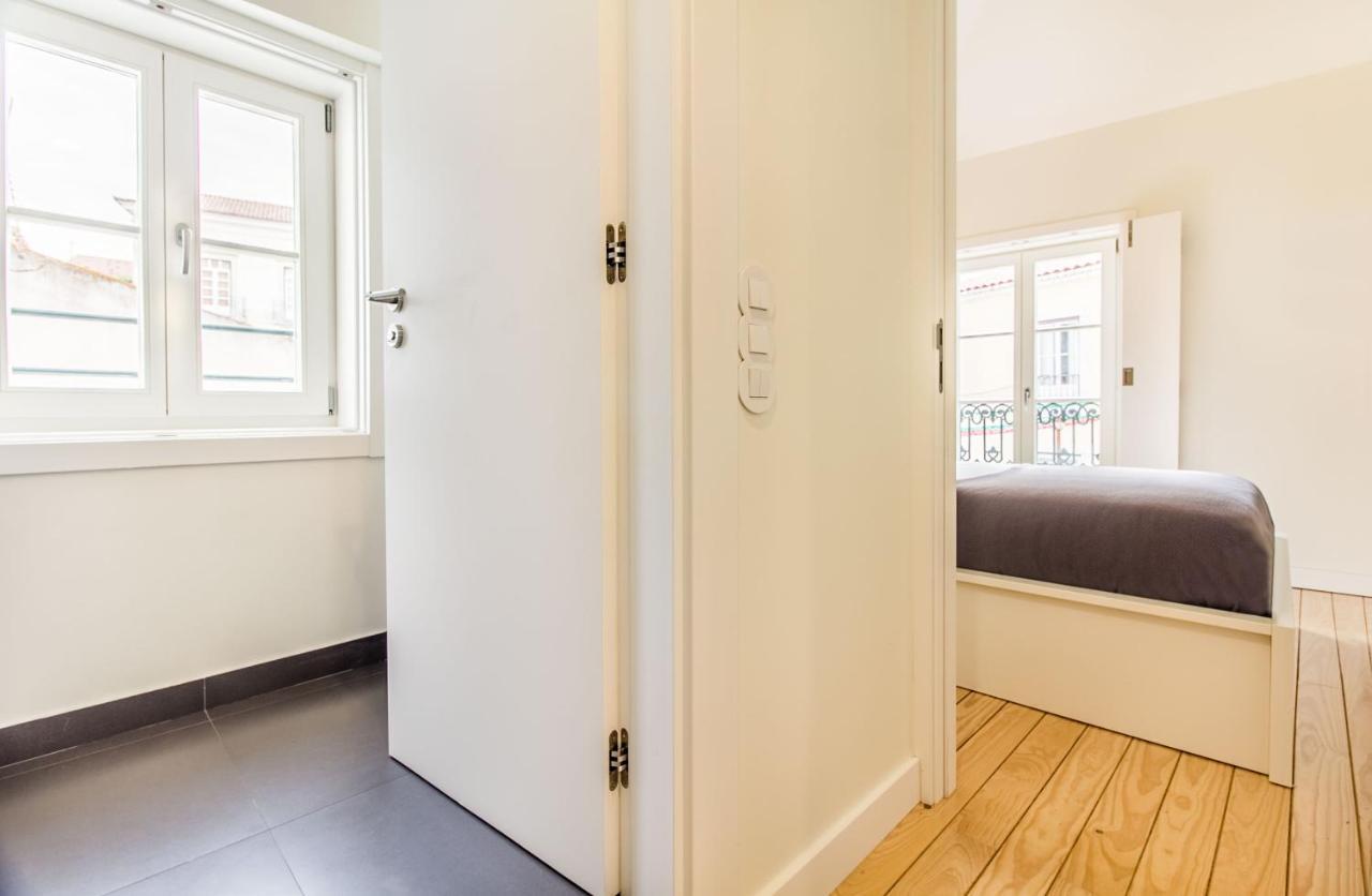 Design Apartment In Typical Alfama Lisbon Luaran gambar
